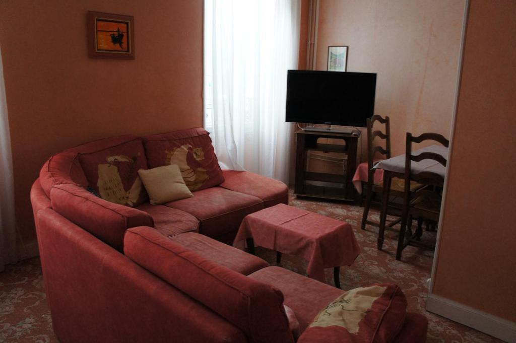 Hotel Le Commerce Bagnères-de-Bigorre Zimmer foto